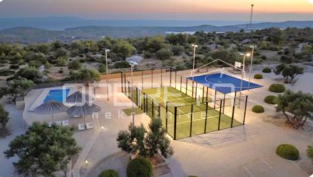 Brač, Milna - imanje na 10 000 m2, investicijska prilika