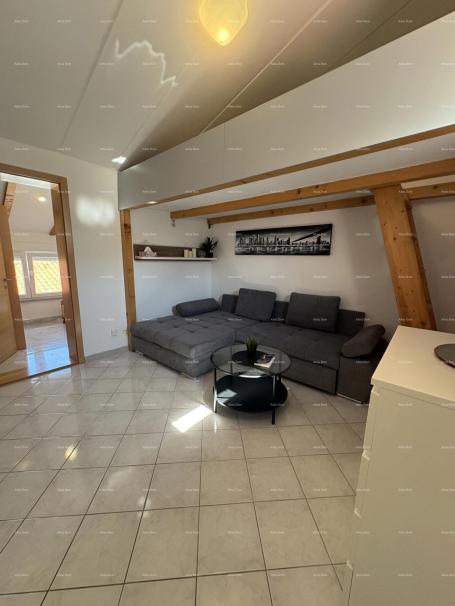 Stan Barbariga – Apartman s galerijom i pogledom na more, 5 minuta od plaže