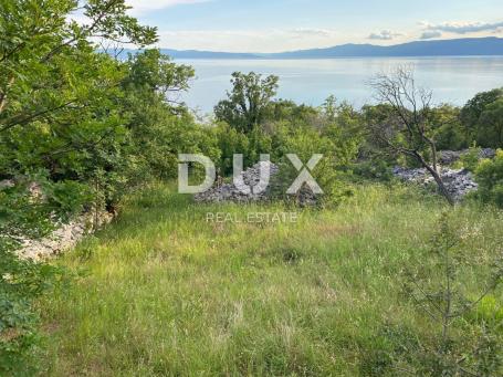 RIJEKA, KOSTRENA - zemljište 1.211 m2 s pogledom na more - samo 160 metara od mora! PRILIKA!