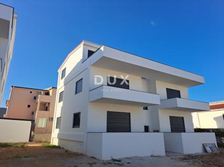 OTOK PAG, PAG - ekskluzivan PENTHOUSE u NOVOGRADNJI + terasa s pogledom na more! PRILIKA!