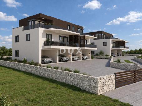 ŠIBENIK, BRODARICA – Novogradnja s terasom i garažom, 270 m od mora