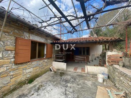 ISTRA, TUPLJAK - Samostojeća kuća s dvorištem na odličnoj lokaciji. HITNA PRODAJA! PRILIKA!