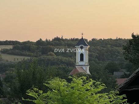 Čortanovci-Imanje iz 1879. godine – bazen, apartman, vinski podrum od 250.000 litara i 24 ara placa