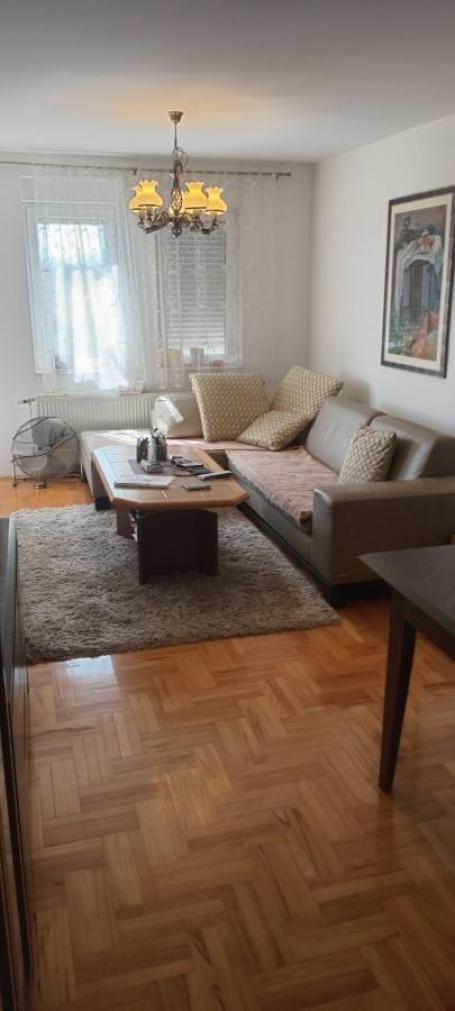 Trosoban stan na prodaju u Durlanu
