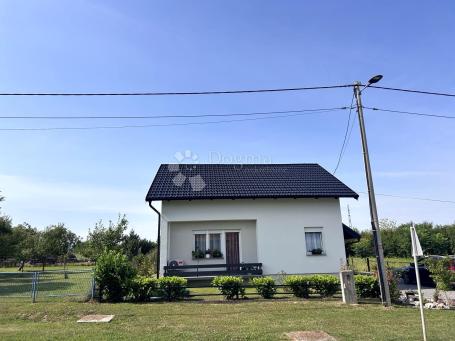 Križ, Obnovljena kuća BEZ ULAGANJA, 2 spavaće sobe, 1.199 m² okućnice