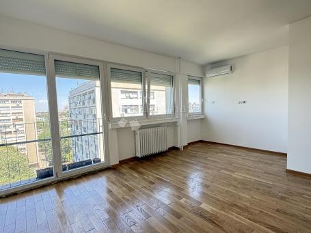 Autokomanda, Ljutice Bogdana - renoviran stan sa panoramskim pogledom