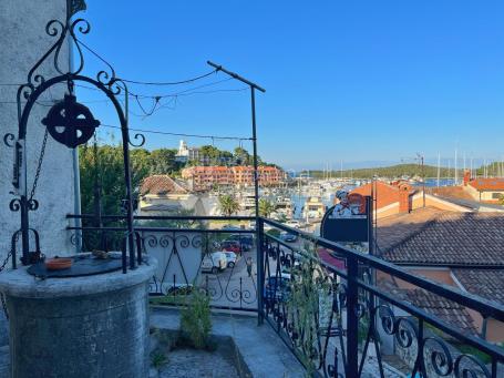 KUĆA ZA ADAPTACIJU 85 M OD MORA, TOP LOKACIJA