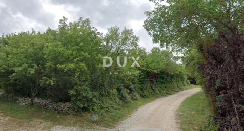 ISTRA, LABIN - Poljoprivredno zemljište 4.233 m² u blizini Labina – ravna parcela s pristupnim putem