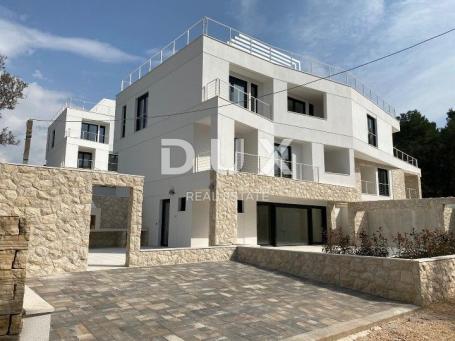  Zadar, Kožino, dvoetažni stan, 138m2, bazen
