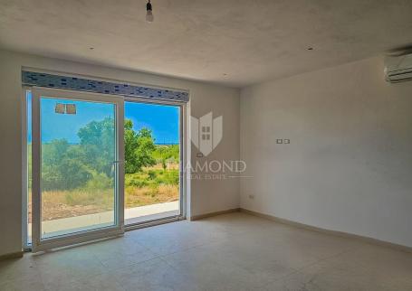 Umag! Apartment on the 1st floor with a roof terrace and a view of the sea!