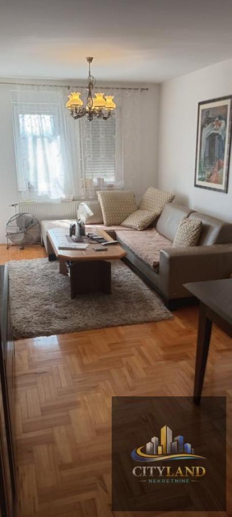 Komforan dvoiposoban stan kod restorana Romansa