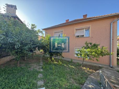 Jedinstvena ponuda kuća sa 4 stana na fantastičnoj lokaciji