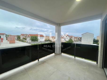 ZADAR, PRIVLAKA - Stan na prvom katu novogradnje, 80 metara od mora