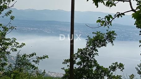 LOVRAN, DOBREĆ- Zemljište 1415m2 s građevinskom dozvolom i prekrasnim pogledom na more