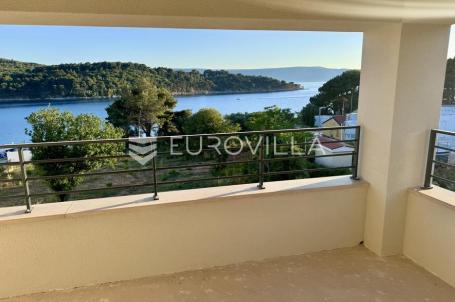 Cres, Melin, ekskluzivan stan 135 m², drugi red do mora