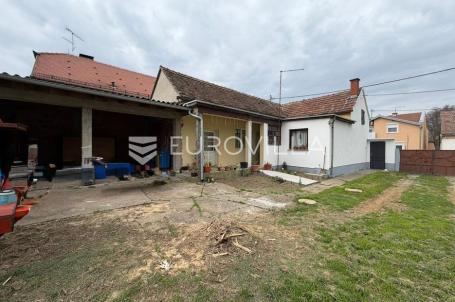 Đakovo, kuća i građevinsko zemljište 1007 m², fronta 19 m