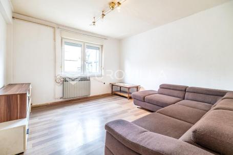 Zagreb, Gornja Dubrava, dvojna kuća s dva stana, 120 m²