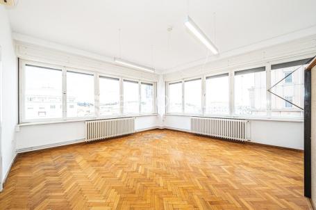 Zagreb, Trg bana Josipa Jelačića, vrhunski poslovni prostor 138,80 m²