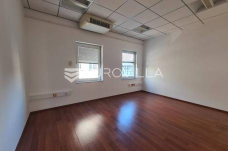 Radnička, funkcionalan poslovni prostor 110 m² na 1. katu poslovne zgrade