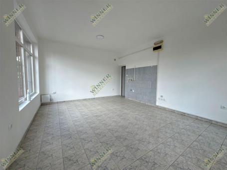 Izdavanje lokal Zemun Altina 24m2 renoviran useljiv ID#1450