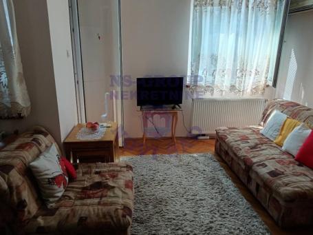 Kompletno opremljena garsonjera na top lokaciji!