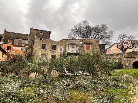 ISTRA, BUJE - Kuća na jedinstvenoj lokaciji s panoramskim pogledima
