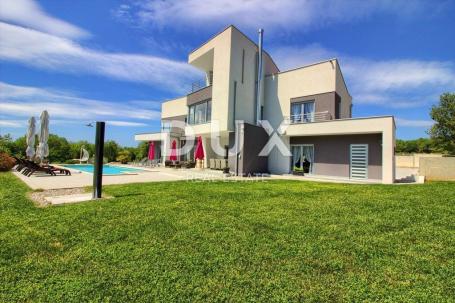 ISTRA KRNICA - Moderna obiteljska vila s bazenom i prostranom okućnicom na rubu naselja