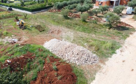 Poreč, okolica, atraktivno zemljište za 8 stanova