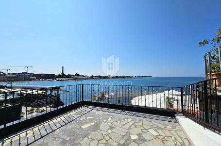 Umag, kamena kuća 1. red do mora!