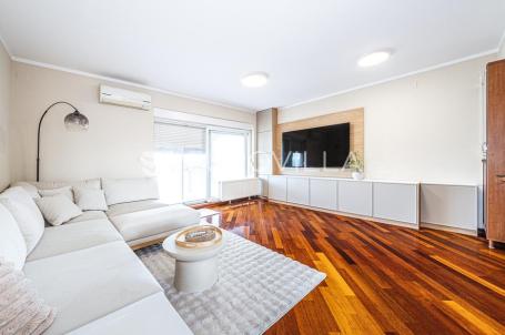 Zagreb, Borovje, funkcionalan peterosoban stan 130 m² parking