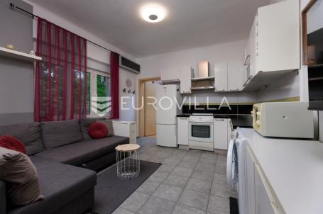 Rijeka, Škurinje, uredan dvosoban stan 31 m², odlična prilika za investiciju ili studente