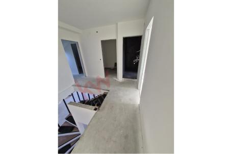 
				Duplex u centru Leskovca
			