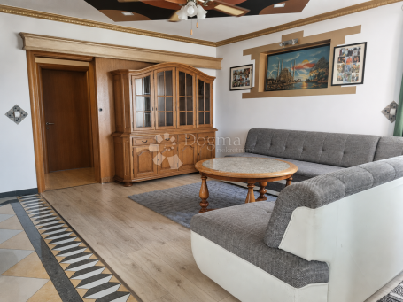 Kuća s potencijalom u Retkovcu – 330 m2, mogućnost 3 stana
