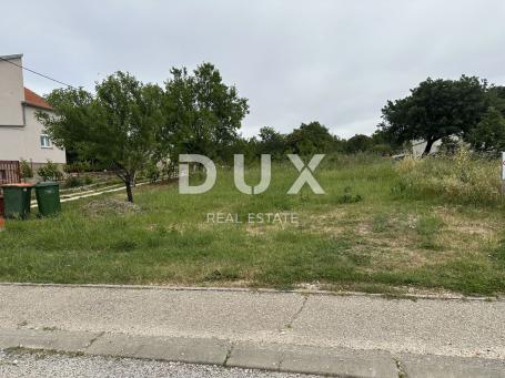 ZADAR, ZEMUNIK G. - Građevinsko zemljište uz cestu!