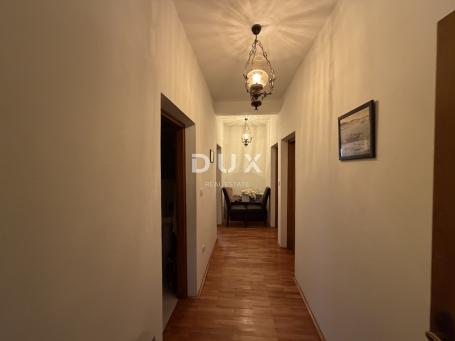 ZADAR, PLOVANIJA – Fleksibilan poslovni prostor 200 m²