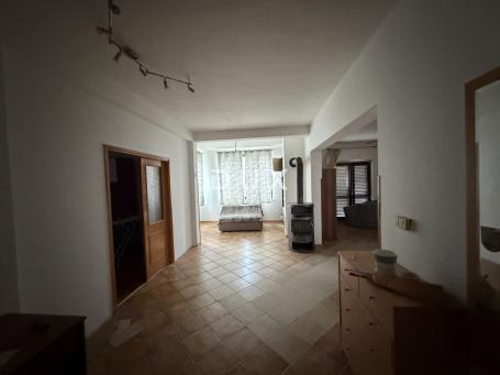 ZADAR, PLOVANIJA – Fleksibilan poslovni prostor 200 m²
