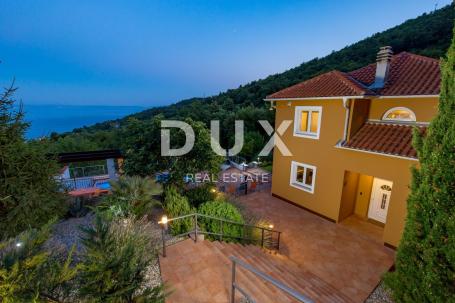 Opatija, Veprinac, samostojeća vila, 200 m2, bazen, igralište, pogled na Kvarner