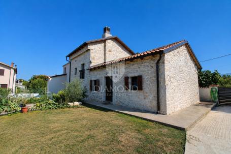 Labin, okolica, Renovirana kamena kuća s dvije stambene jedinice