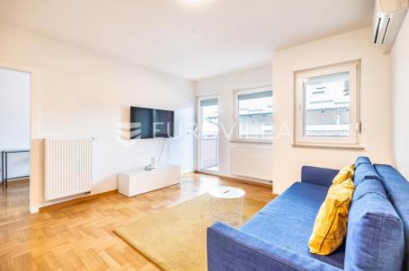 Zagreb, Trešnjevka, prekrasan trosoban stan 68 m², loggia