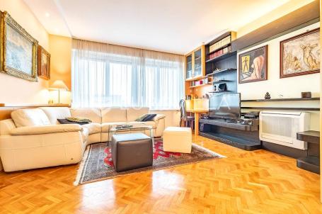 Zagreb, Centar, trosoban stan 80 m² s loggiom