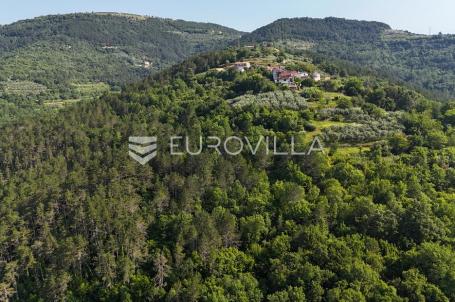 Istra, okolica Oprtlja, Ekskluzivno T3 turističko zemljište za boutique kamp ili glamping