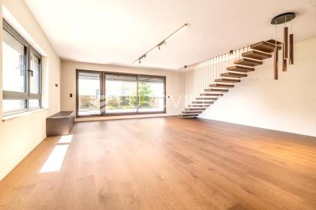 Zagreb, Medvedgradska, luksuzan dvoetažan četverosoban penthouse s garažom, NOVOGRADNJA