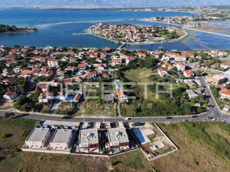 Nin: Luksuzni dvoetažni stan s bazenom, saunom i vrtom, stan A3
