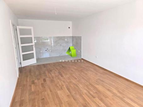 Nenamešten dvoiposoban stan u novoj zgradi na Bulevaru Nemanjića, Zona II ID#8642