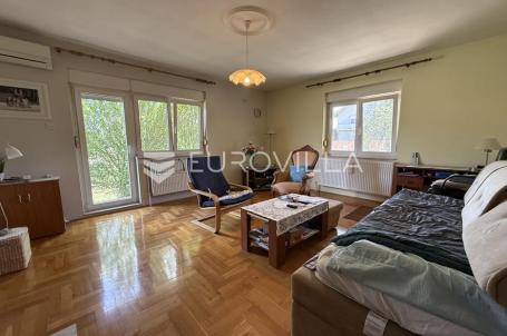 Darda, obiteljska kuća s garažom i velikom okućnicom, 124 m²