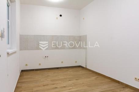 Brač, Bol, jednosoban stan na prvoj etaži