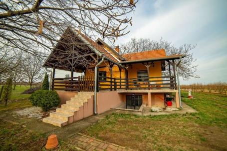 SAMO KOD NAS! Maradik, uknjižena vikendica, plac 2500m2