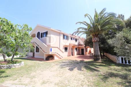 RAB, SUPETARSKA DRAGA- villa and apartment house in a great location