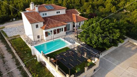 Kuća mediteranskog stila i prvoklasne izgradnje, Dubrava kraj Šibenika