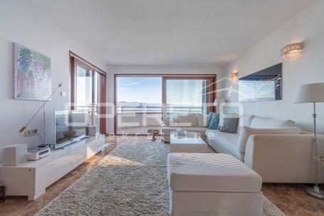 Prilika - prostrani dvoetažni penthouse s panoramskim pogledom – Opatija, 300 m 
